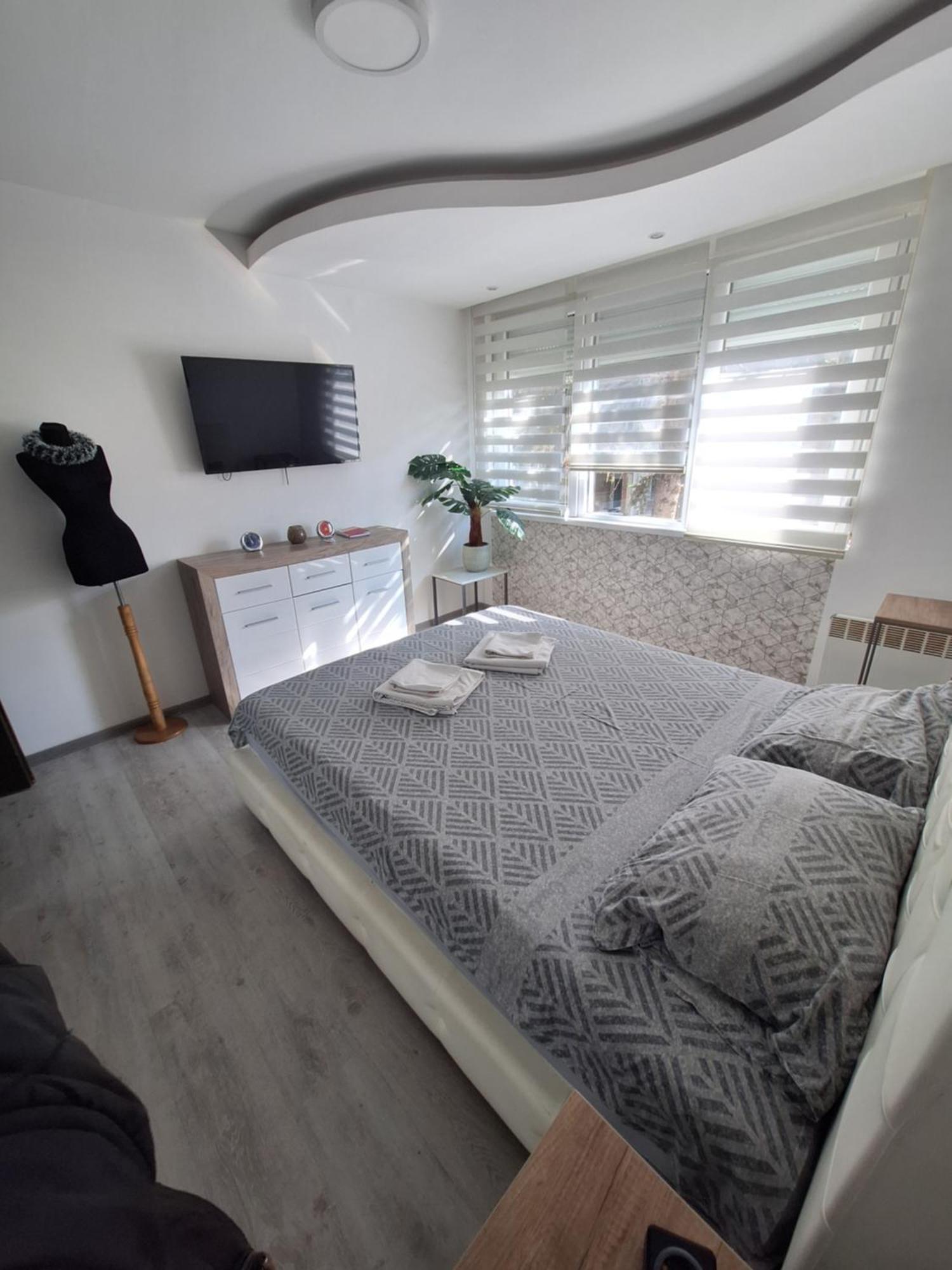 Lux Apartment 7, Parking Nis Exterior photo